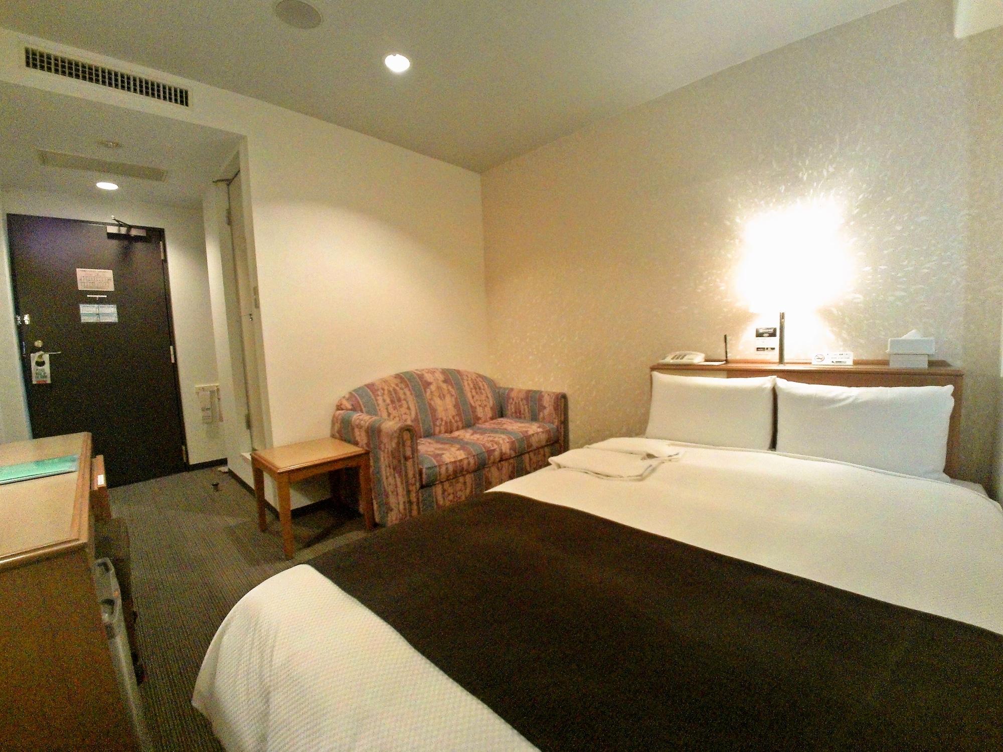 Smile Ayase Ekimae Hotel 2*