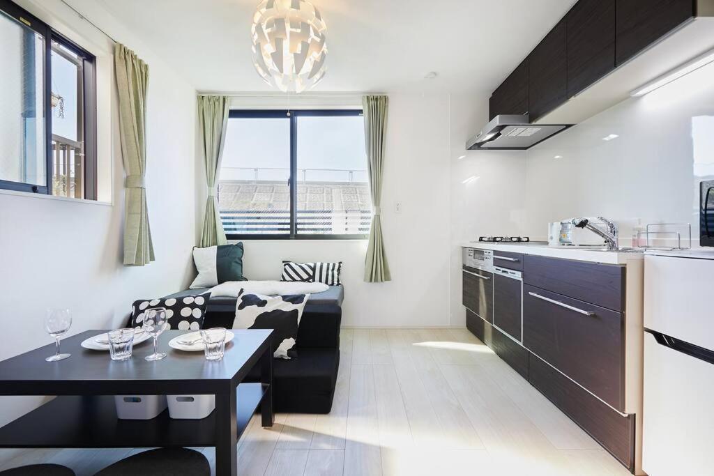 Shinkoiwa House At Jr Line.easy To Airport&disney. Holiday home *