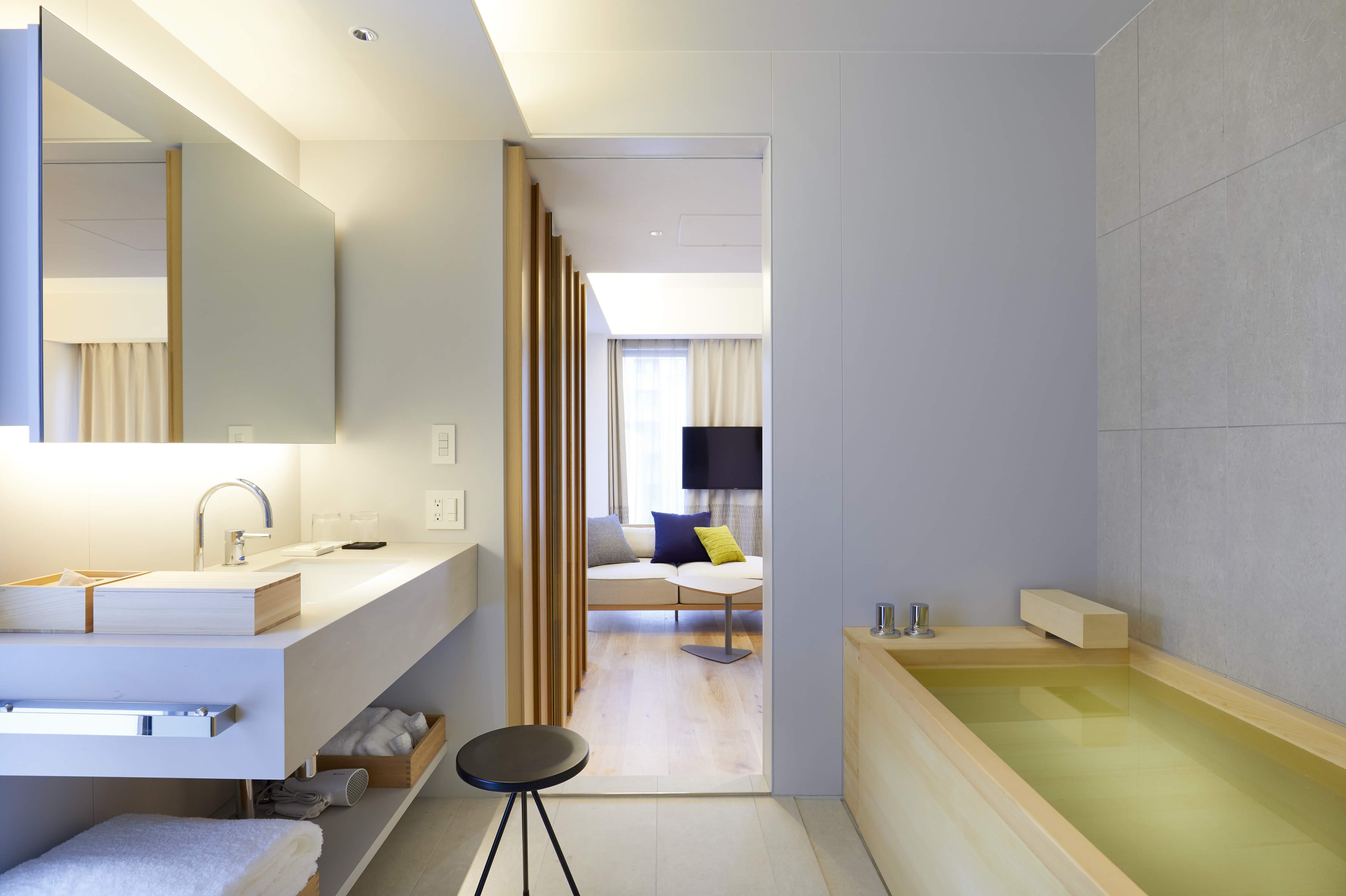 Tsuki Hotel 4*