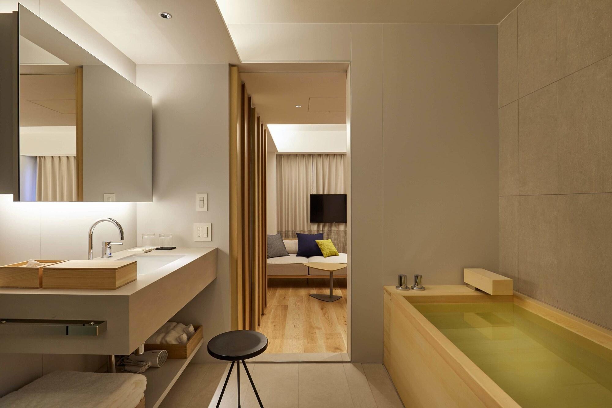 Tsuki Hotel