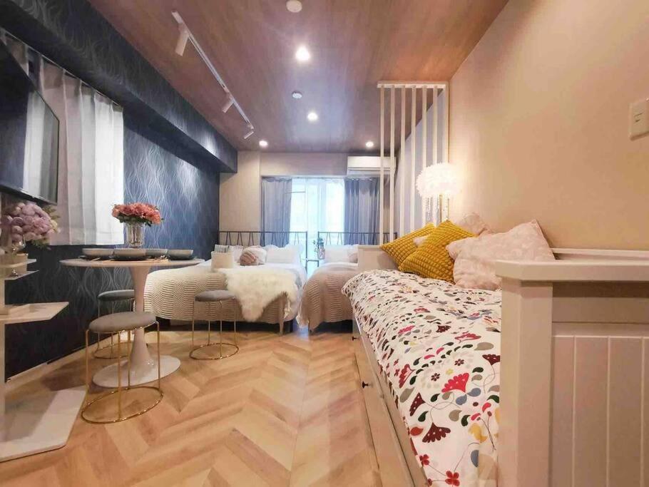 Apartment デザイナーズルーム新宿 エレベーター付　繫華街に至近 最大6人 　飲食店集中　買い物便利
