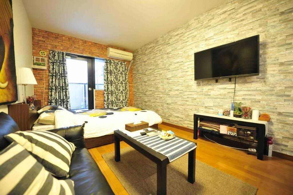 Apartment 新宿繁华市中心艺术公馆/交通便利/徒步三分钟伊势丹/商务出行便利/免费wi-fi *