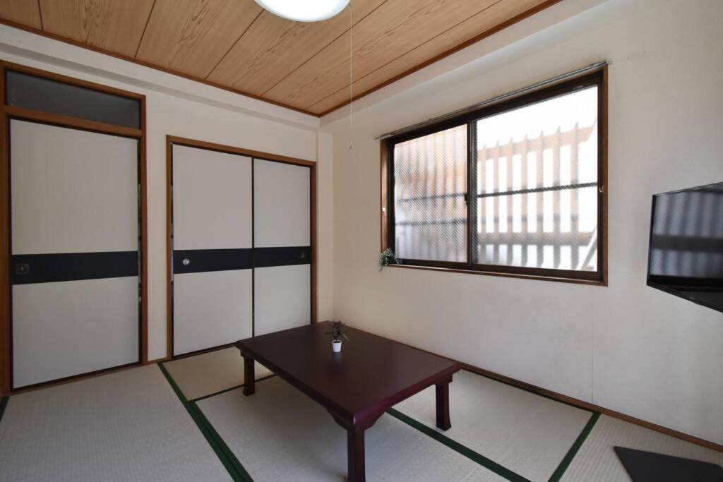 メゾン八千代102 Apartment