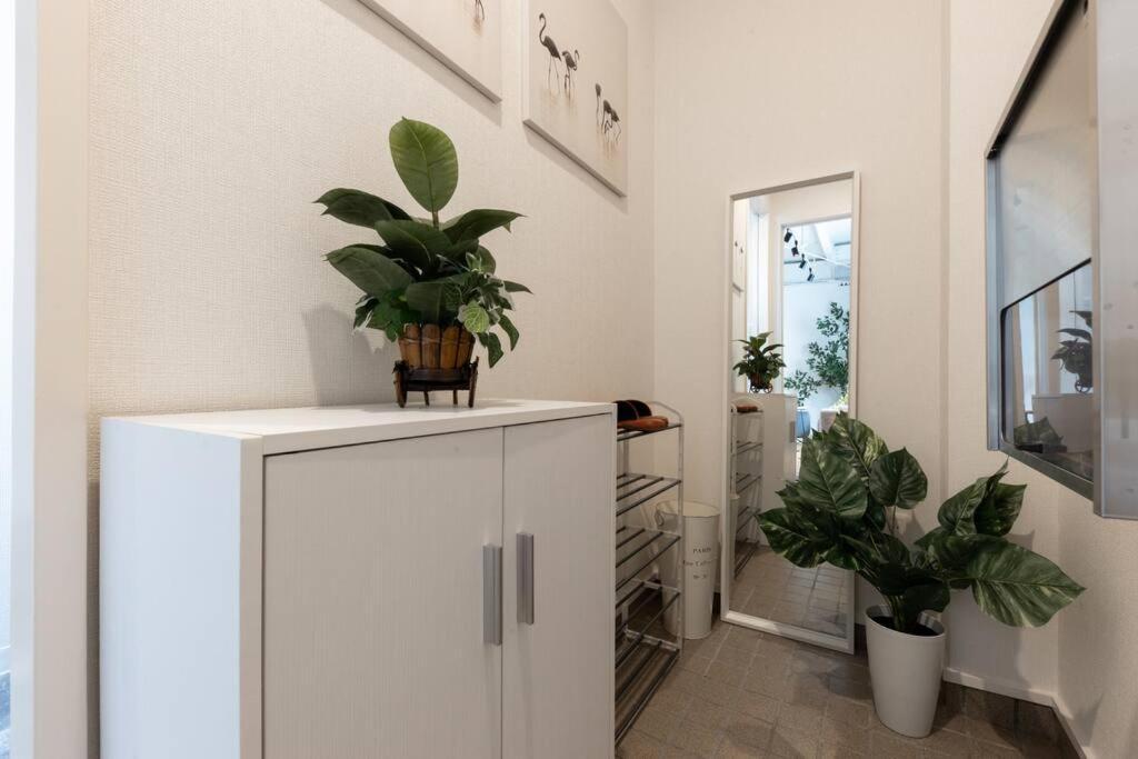 Apartment Oneness House