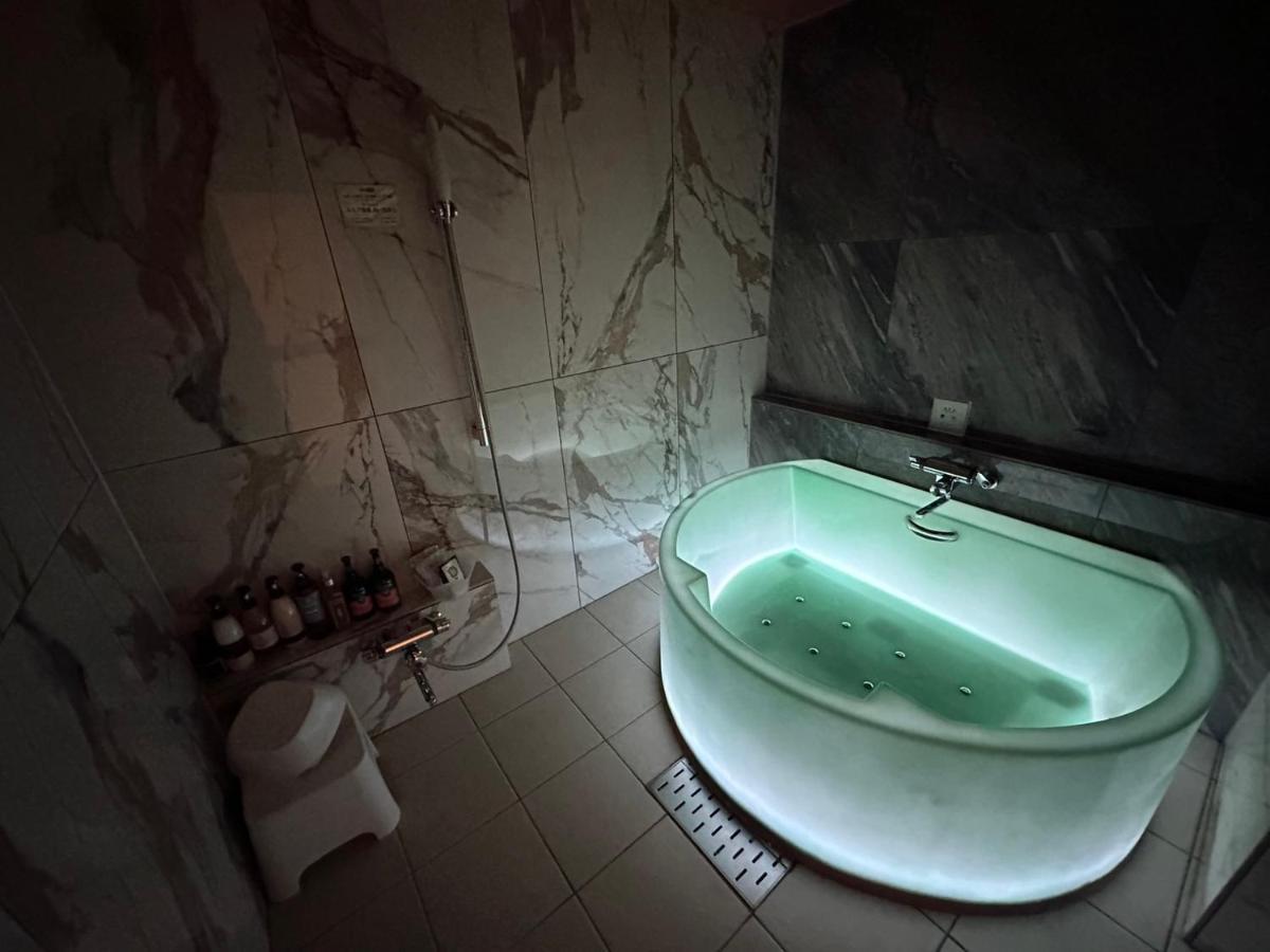Love hotel Exe (adults Only)
