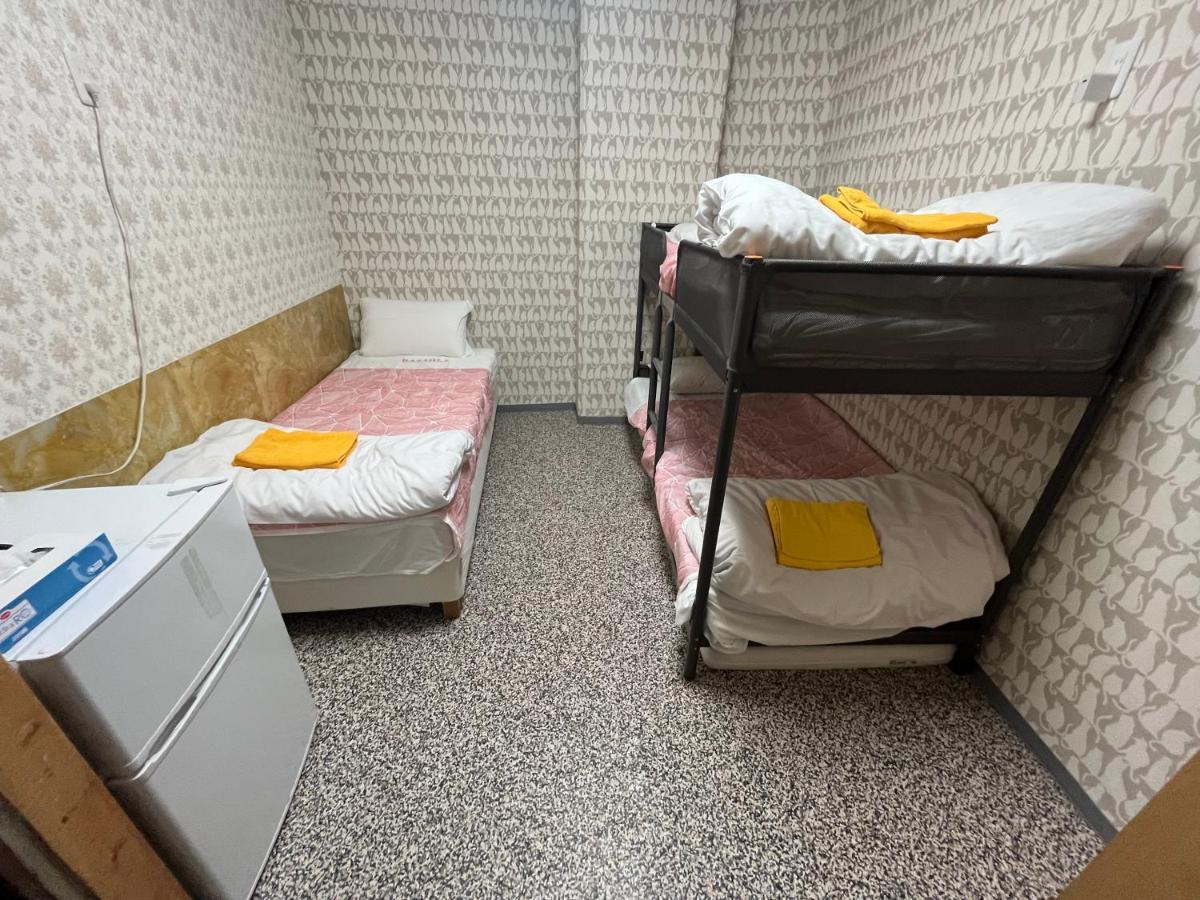 Shinjuku Sky Capsule hotel Tokyo