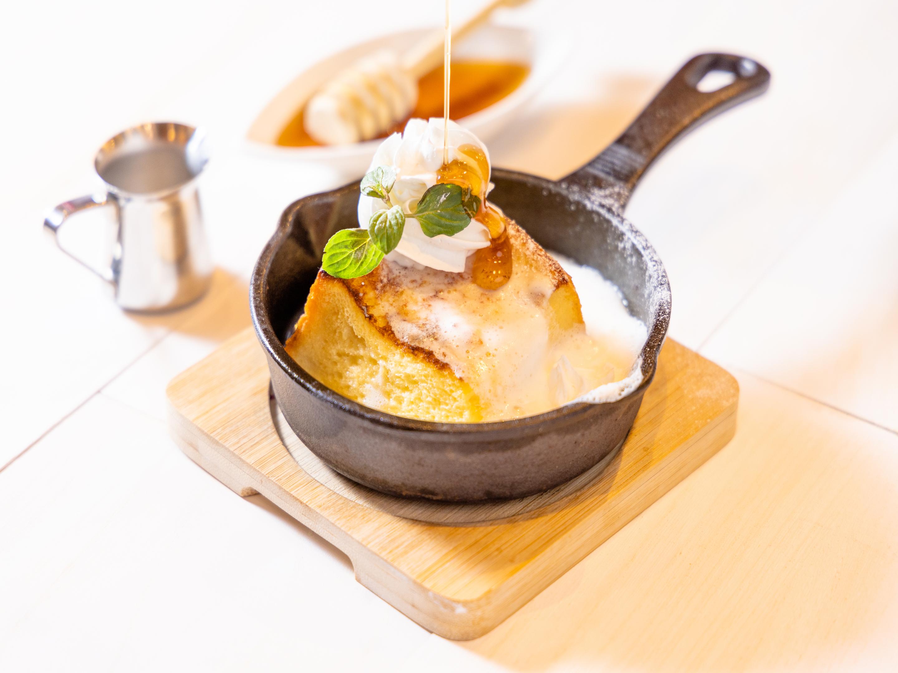 Wing International Premium Yotsuya Hotel 3*