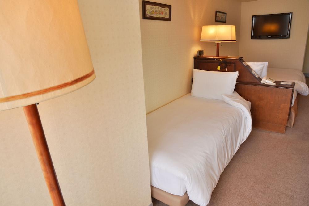 Zem Hotel 2*