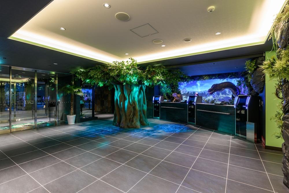 Henn Na Haneda 3*