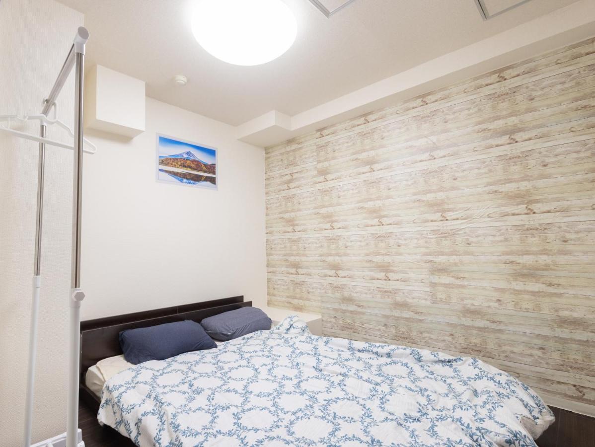 East Shinjuku Triplex: 3-bedroom With Shared Shower Apartment *