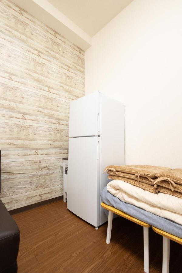 East Shinjuku Triplex: 3-bedroom With Shared Shower Tokyo
