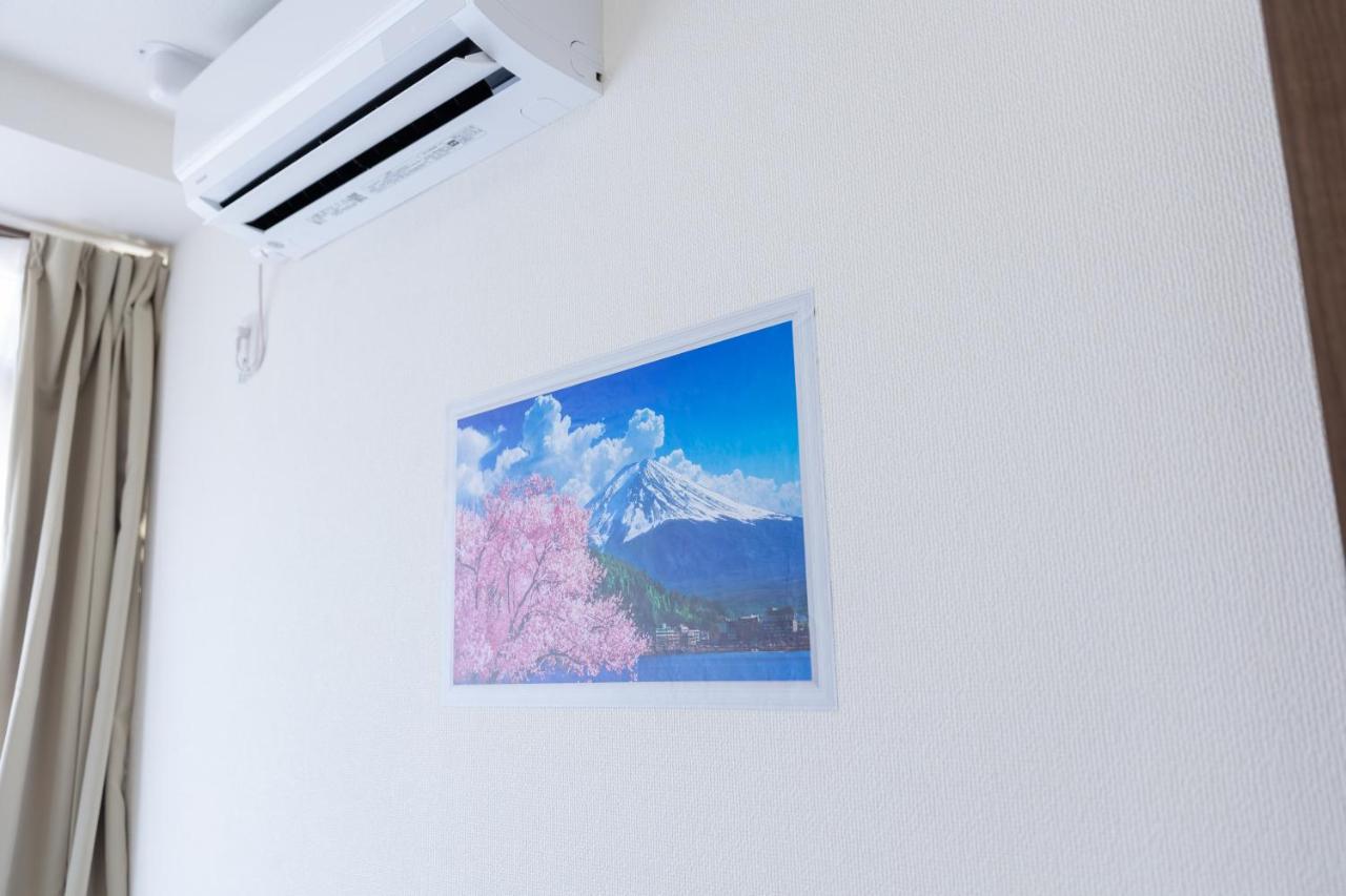 East Shinjuku Triplex: 3-bedroom With Shared Shower