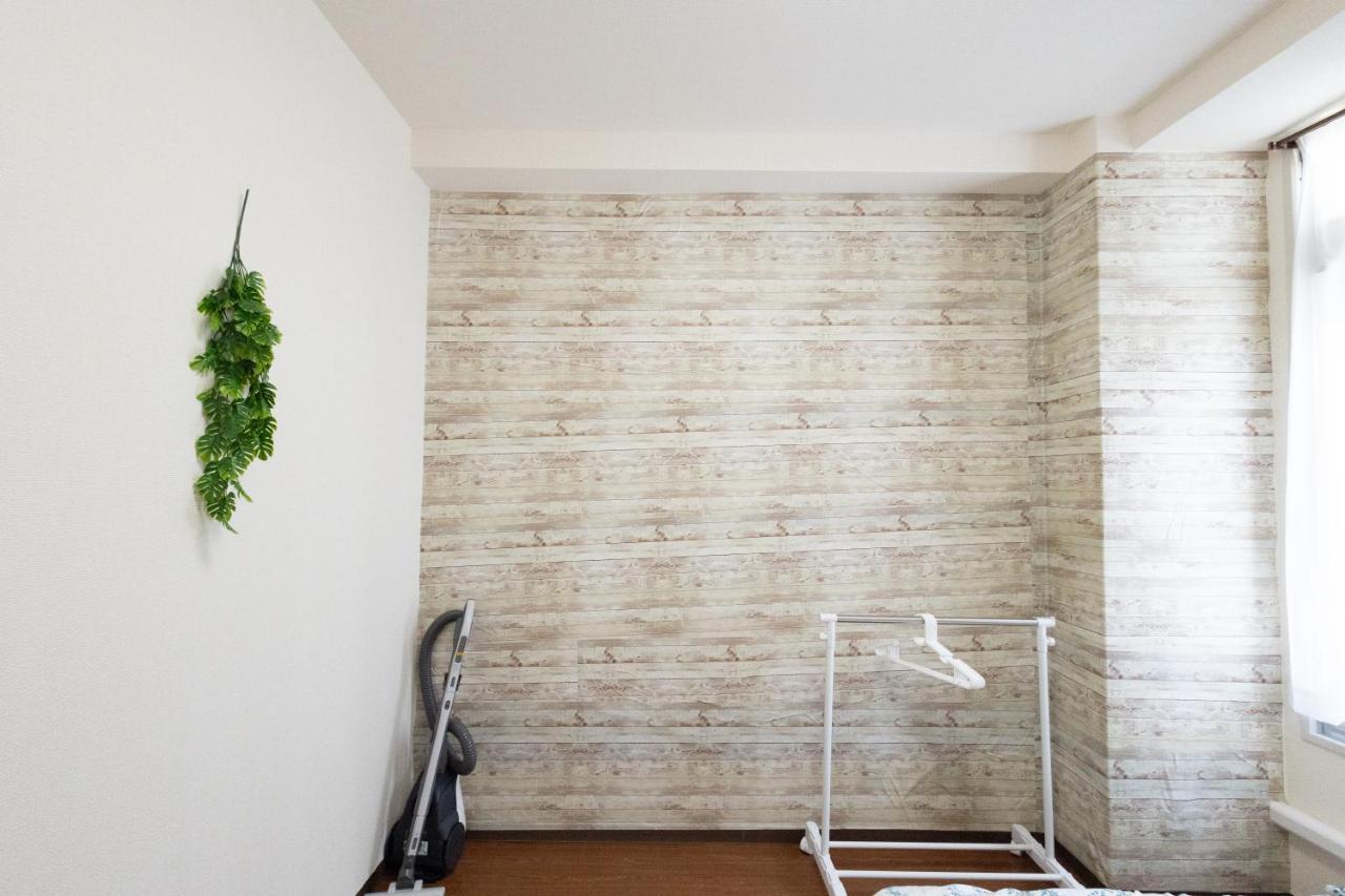 East Shinjuku Triplex: 3-bedroom With Shared Shower *