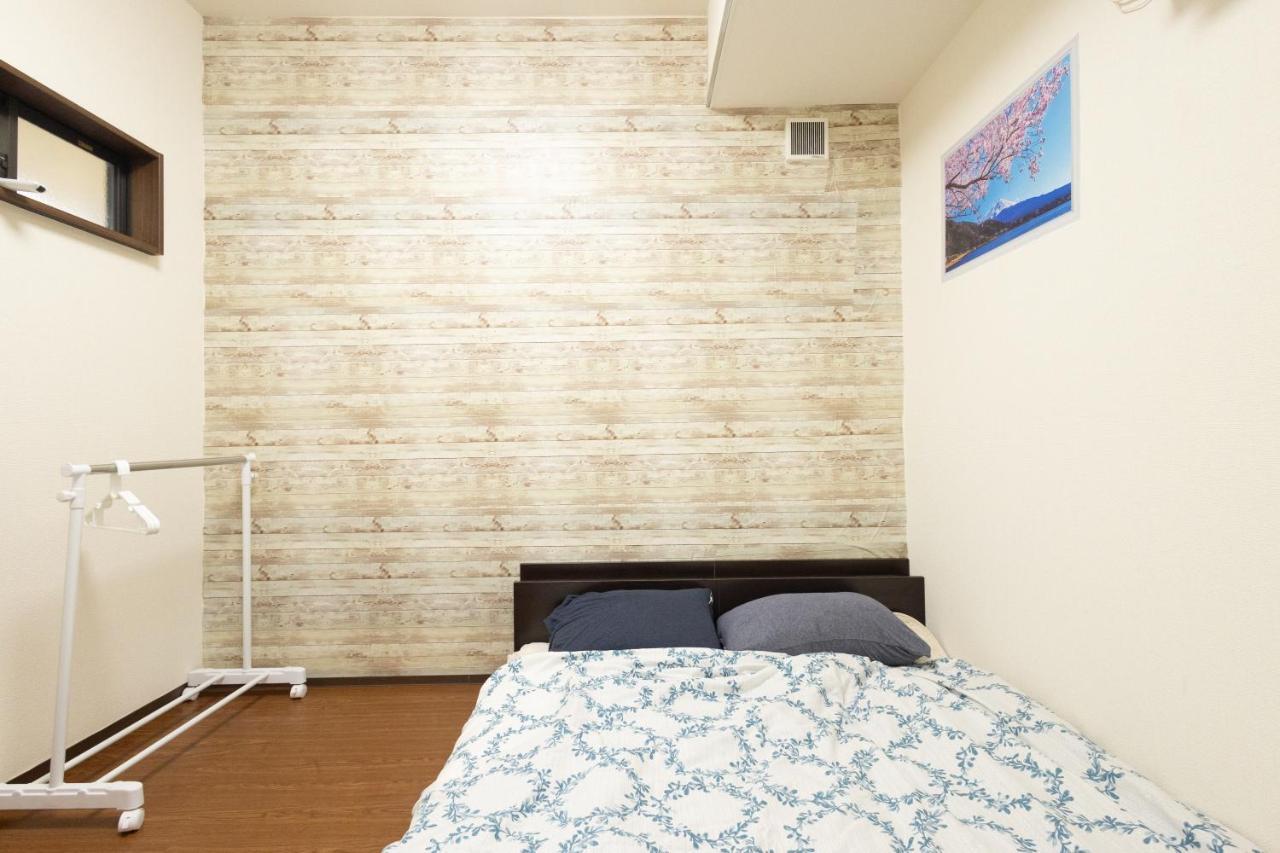 Apartment East Shinjuku Triplex: 3-bedroom With Shared Shower Tokyo