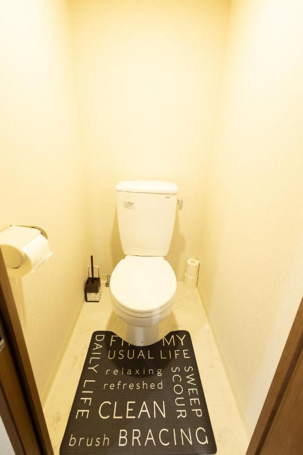 East Shinjuku Triplex: 3-bedroom With Shared Shower * Tokyo