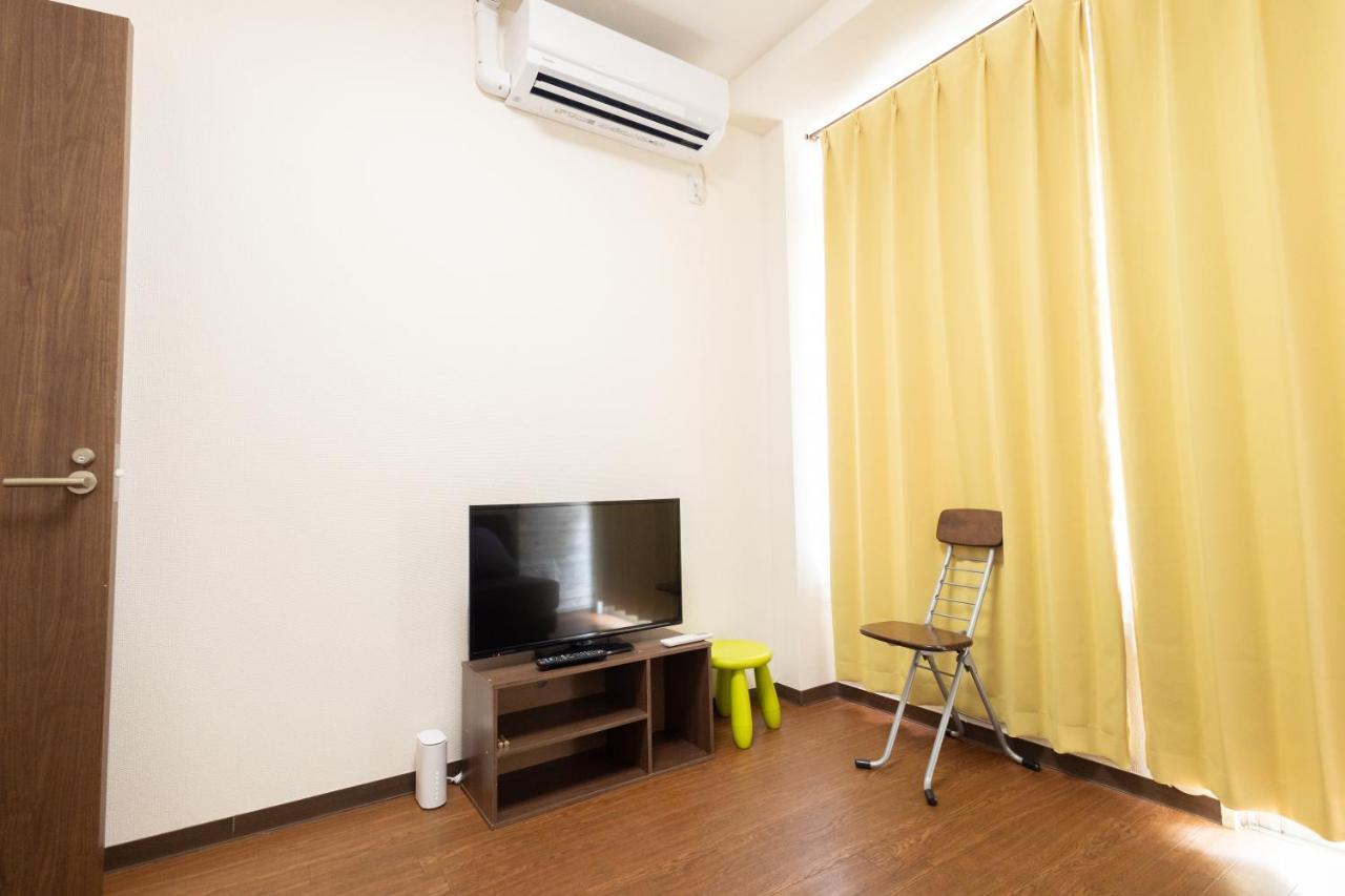 East Shinjuku Triplex: 3-bedroom With Shared Shower Tokyo