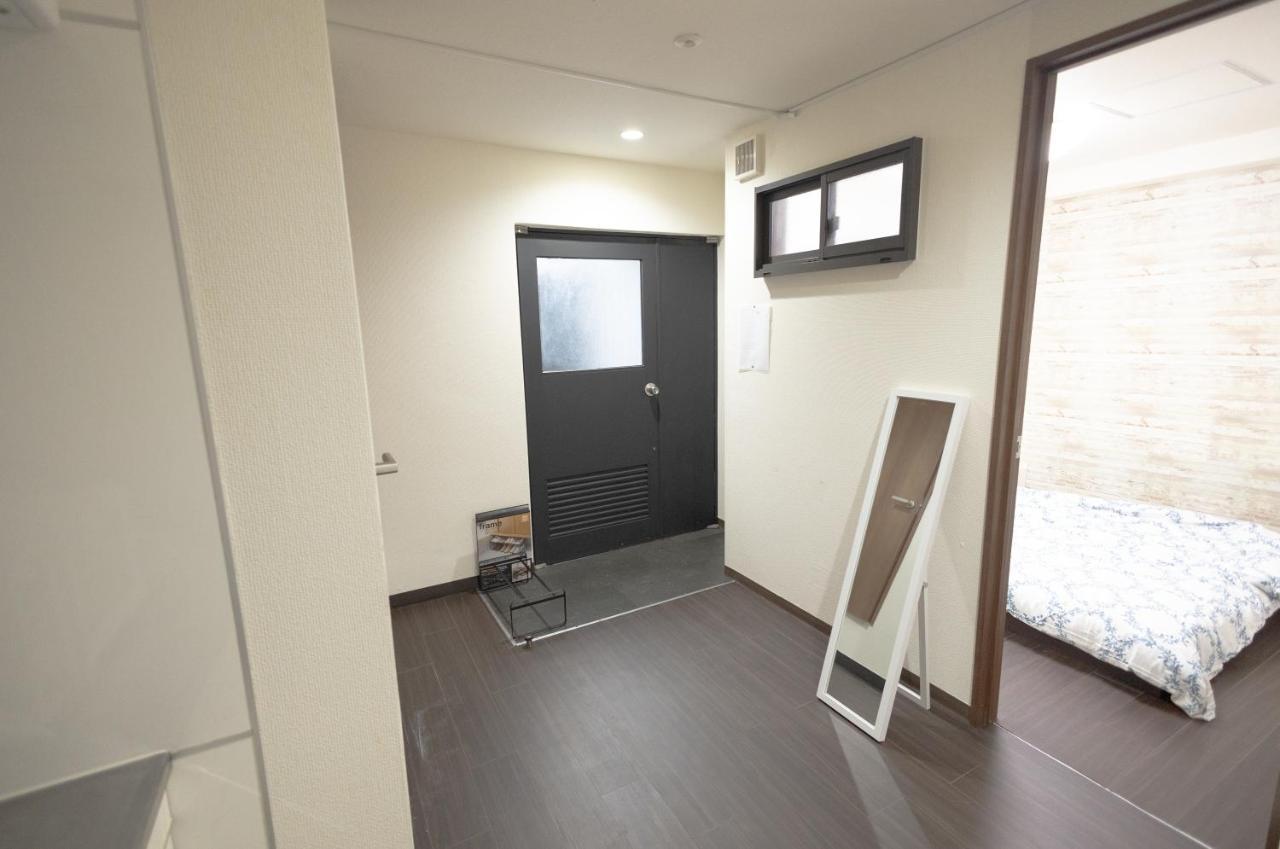 East Shinjuku Triplex: 3-bedroom With Shared Shower Tokyo