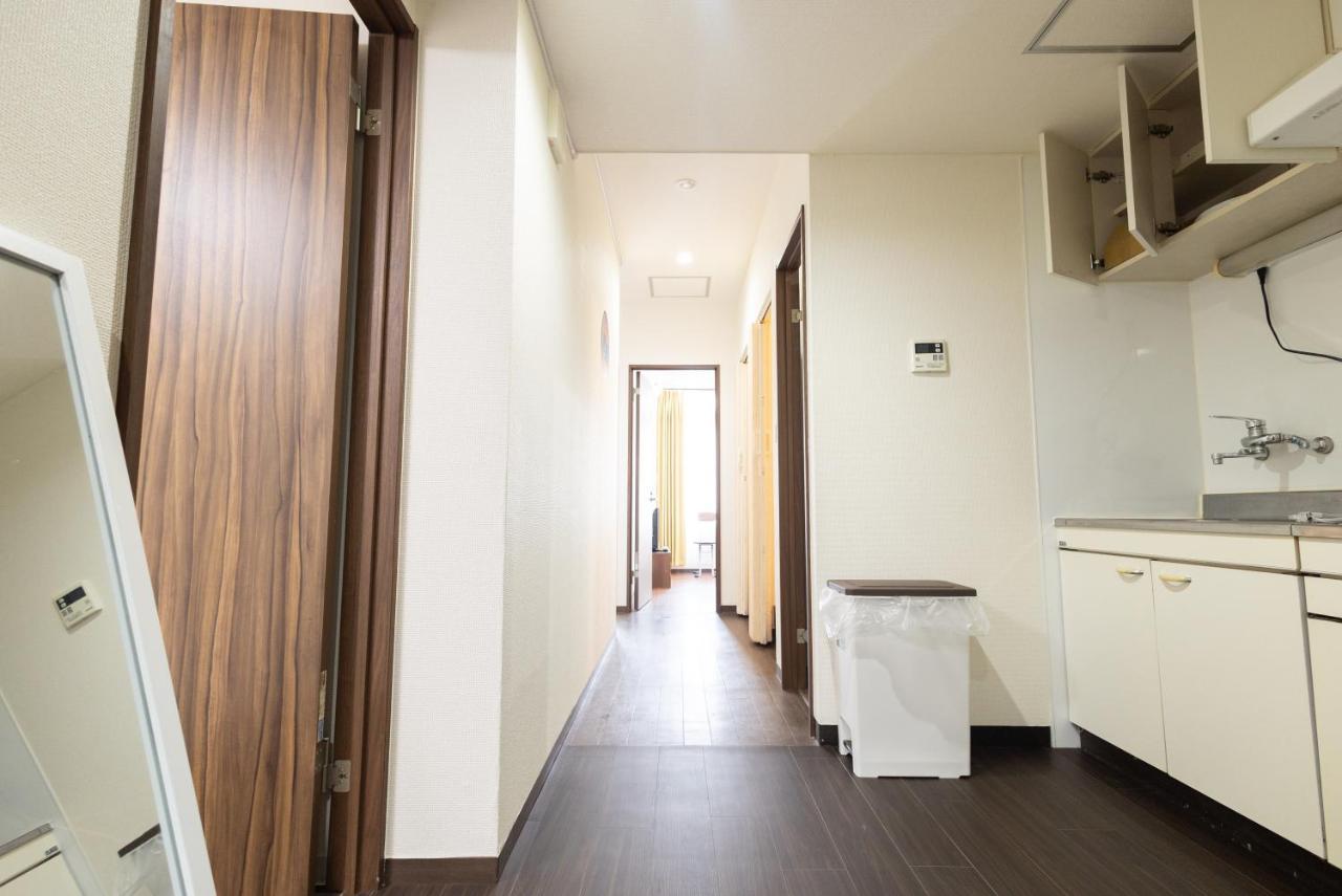 East Shinjuku Triplex: 3-bedroom With Shared Shower Apartment Tokyo