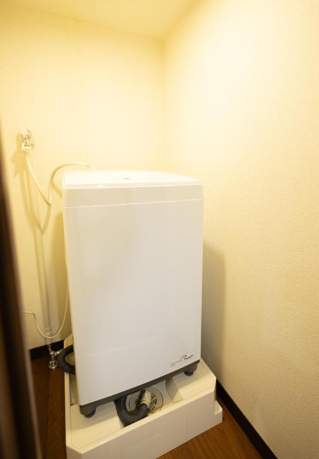 East Shinjuku Triplex: 3-bedroom With Shared Shower Tokyo