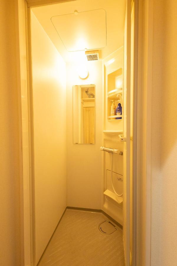 East Shinjuku Triplex: 3-bedroom With Shared Shower Apartment *