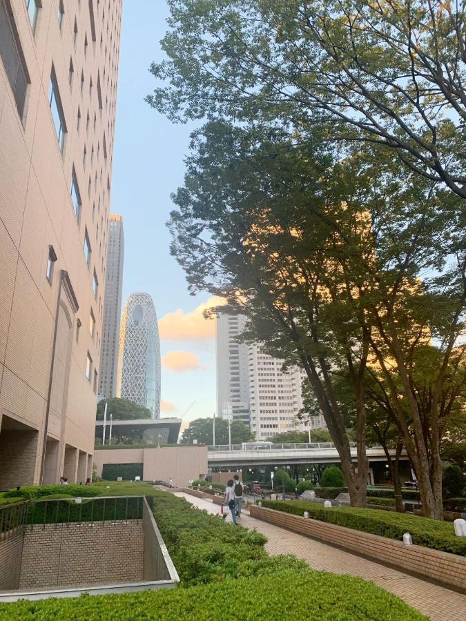 Shinjuku Oasis: Subway-adjacent With High-speed Wifi * Tokyo