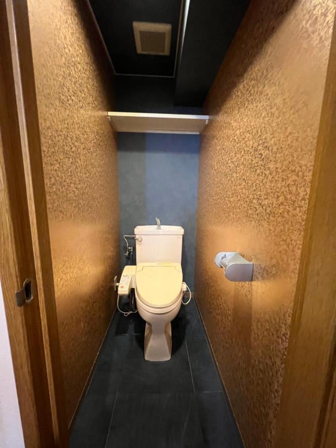 Shinjuku Apartment *