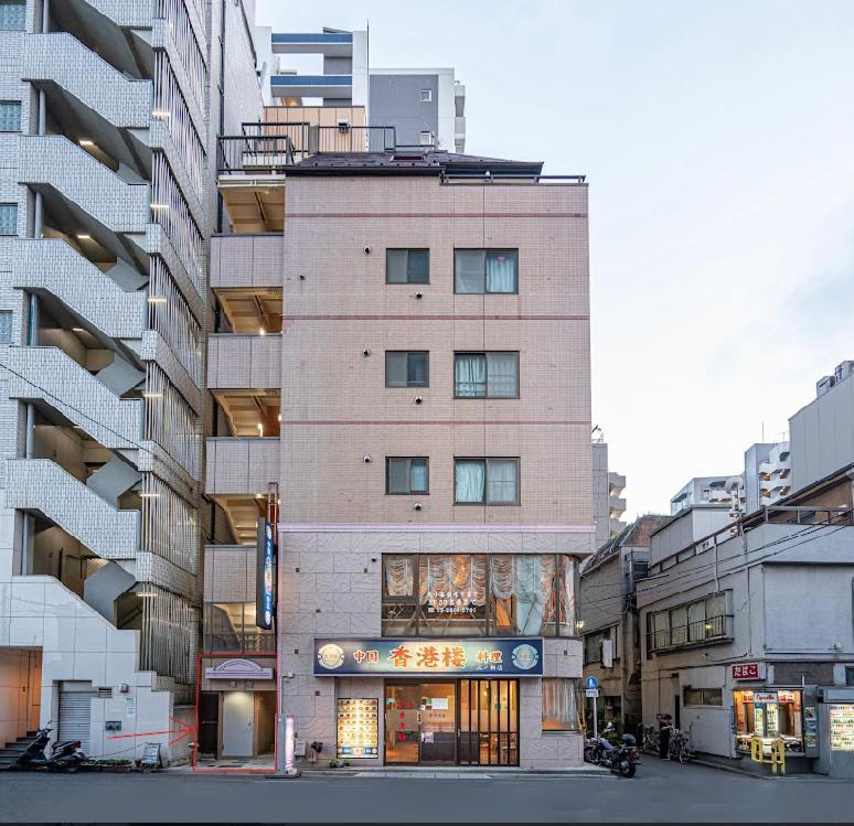 台東区寝室4つと広々吹き抜けリビングのメゾネットタイプのお家 Apartment Tokyo
