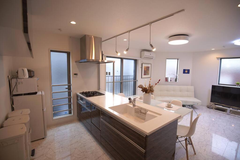 Qiqi House Tokyo: Spacious New For 8 With Easy Airport & Access *