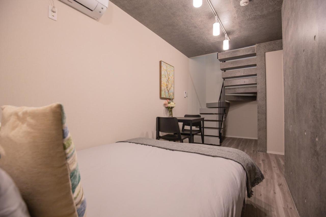 Chic And Contemporary Trendy Bnb In The Heart Of The City- Y02i Apartment