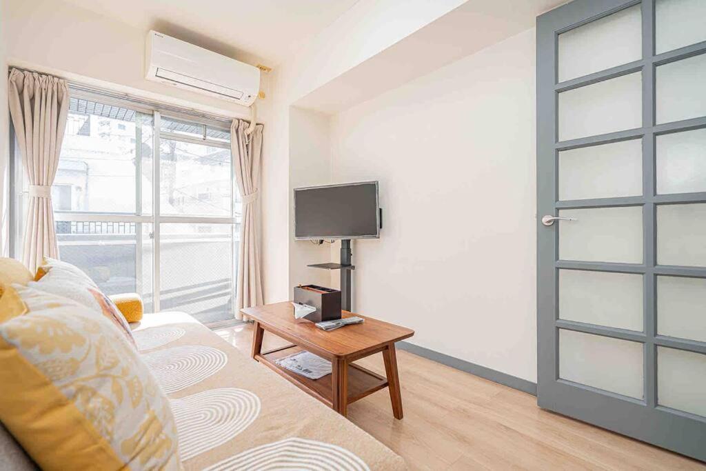 A Boutique One-bedroom In Takadanobaba, Shinjuku Ward, Tokyo. A 6-minute Walk To The Yamanote Line Apartment Tokyo