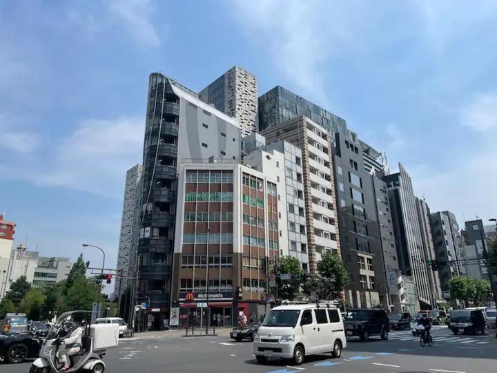 Apartment East Shinjuku Triplex: 3-bedroom With Shared Shower