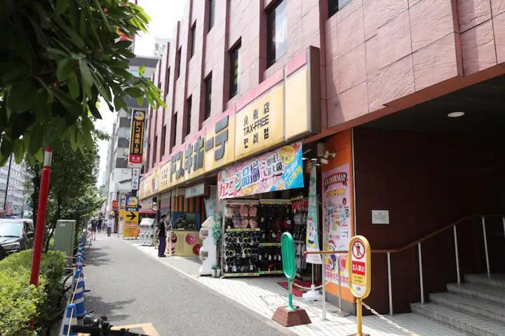 East Shinjuku Triplex: 3-bedroom With Shared Shower * Tokyo