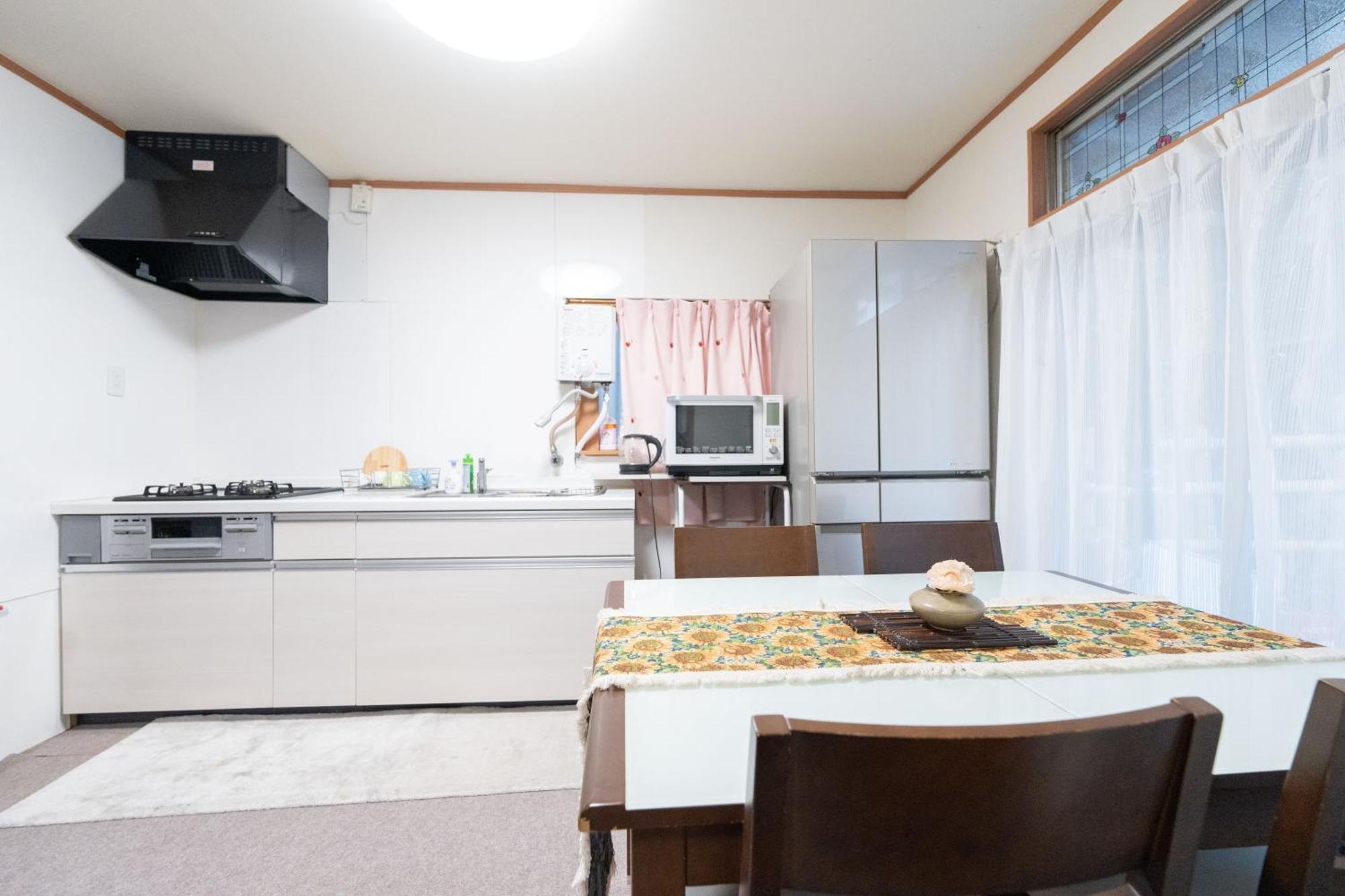 Apartment /quiet Area/wi-fi/multi-person Occupancy. *