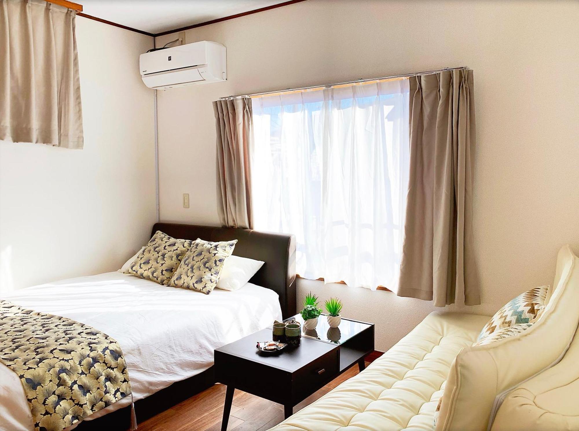 Guest house Louis House: Shinjuku-shibuya Convenience, Steps From Subway *