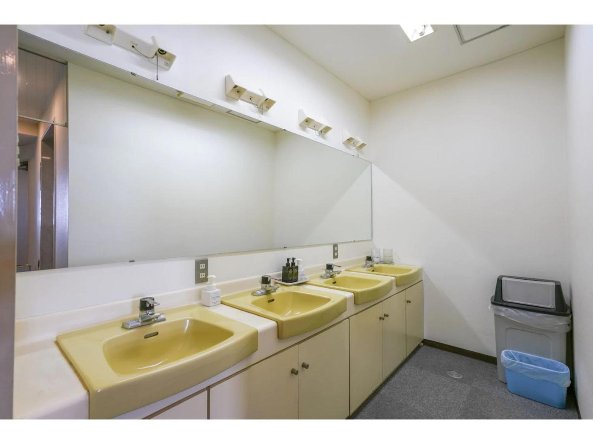Male Only Capsule Hamamatsucho - Vacation 68799v Hotel 2*