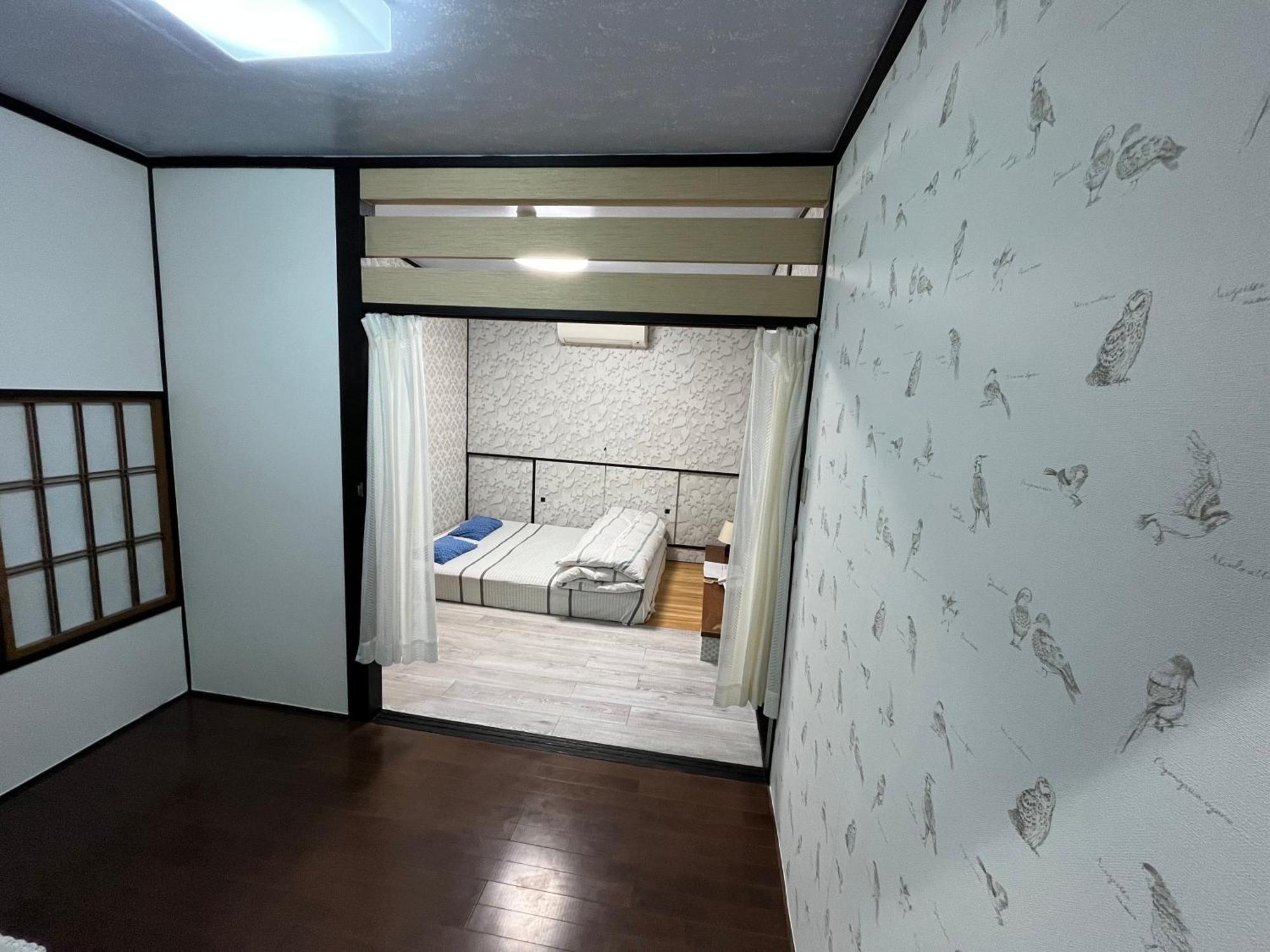 Lucky Hotel *
