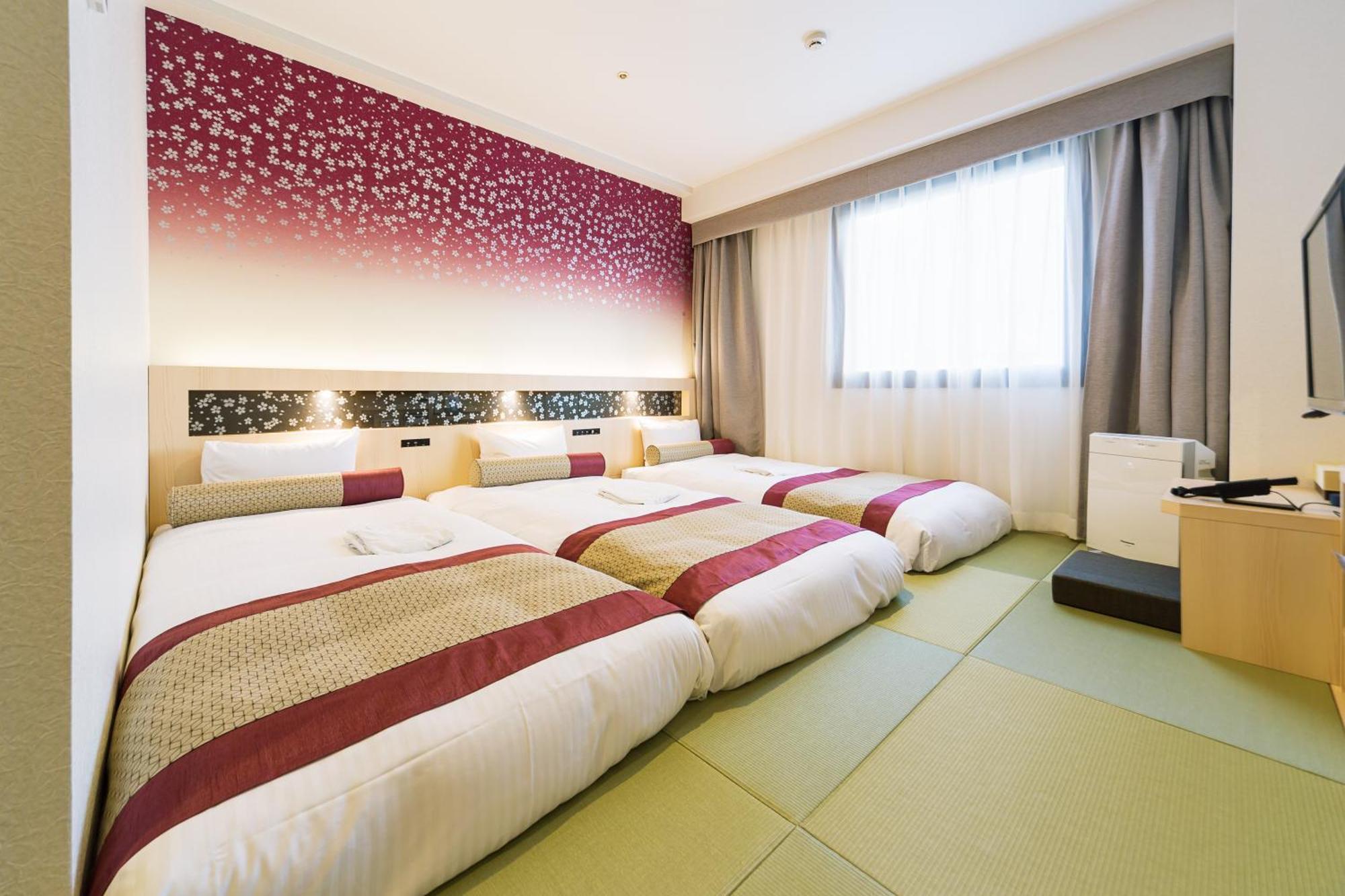 Wing International Premium Yotsuya Hotel 3*