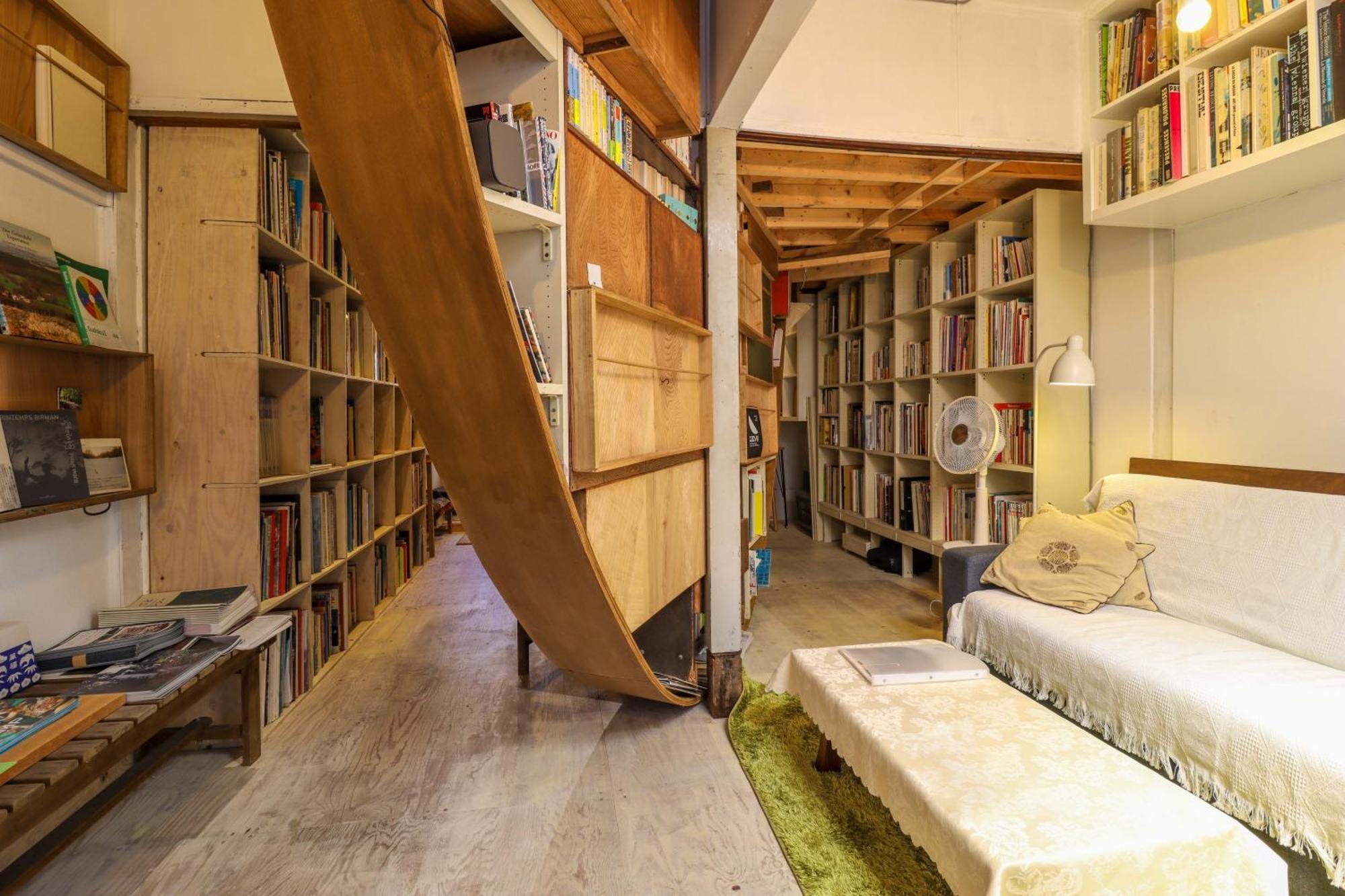 Guest house Kab Library And Residency 想像力の羽をもつ古民家長屋 Tokyo