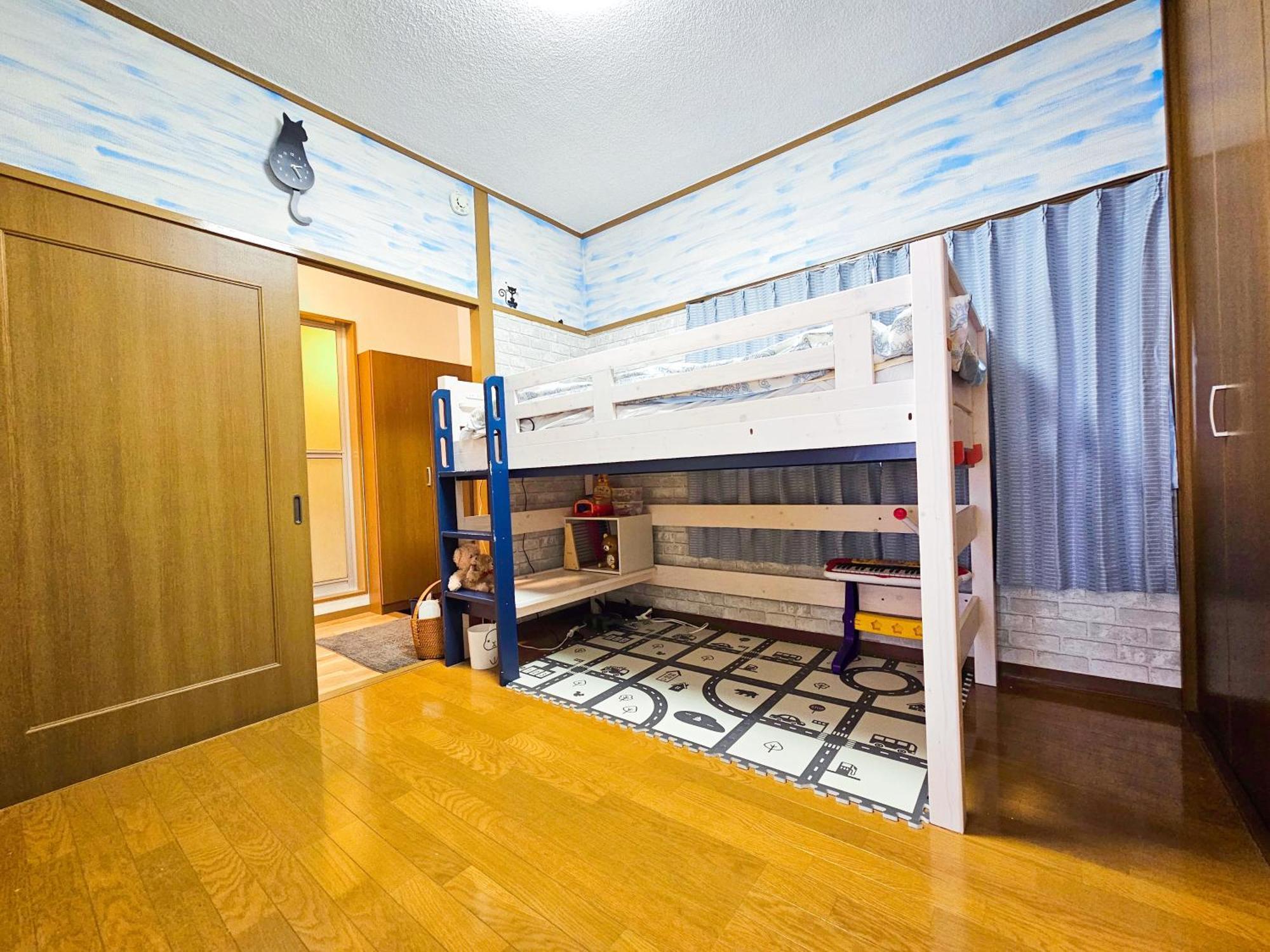 603. Lively City.near Koiwa St.disneyland/airport Direct Bus. * Tokyo