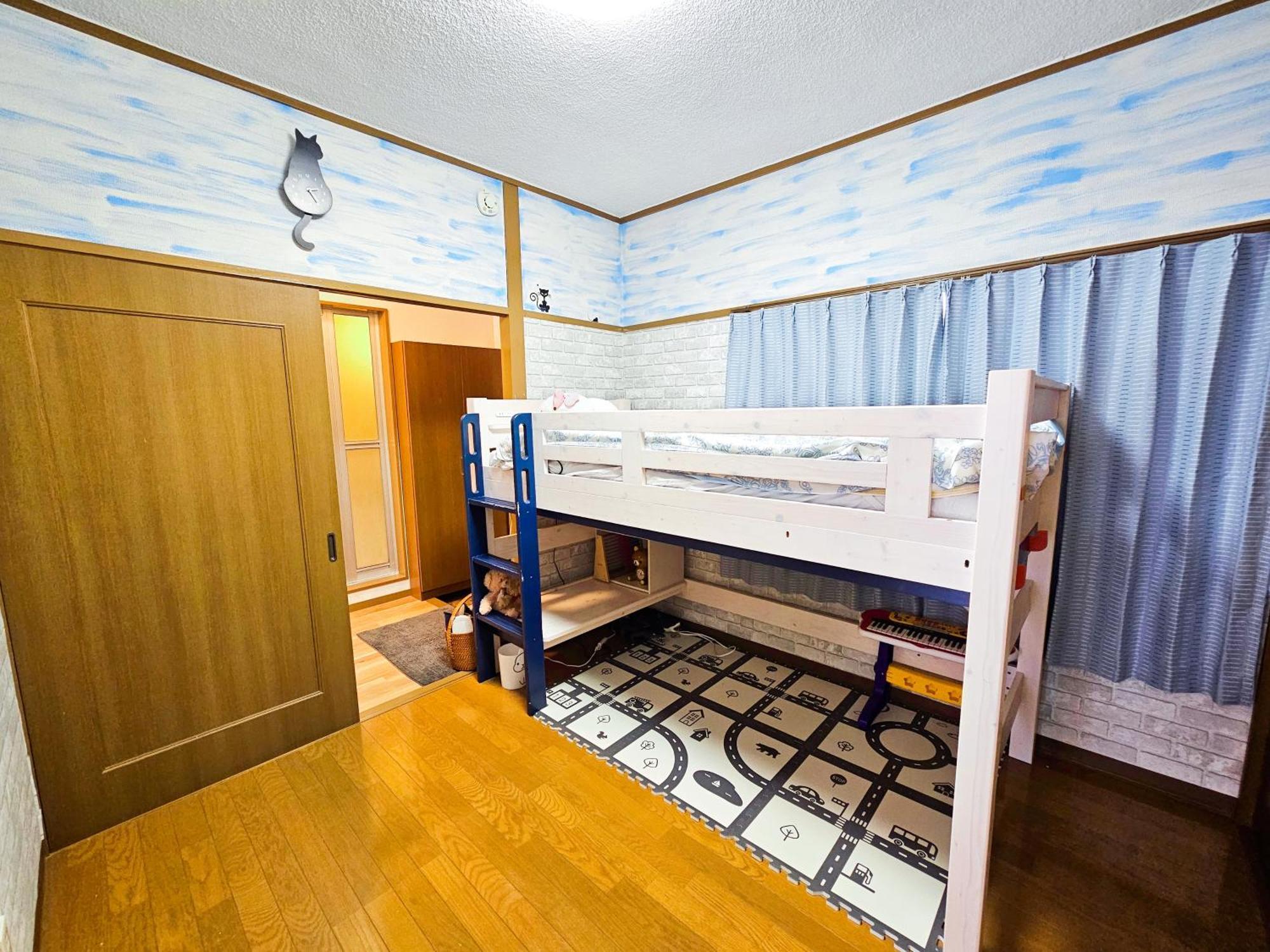 603. Lively City.near Koiwa St.disneyland/airport Direct Bus. Tokyo