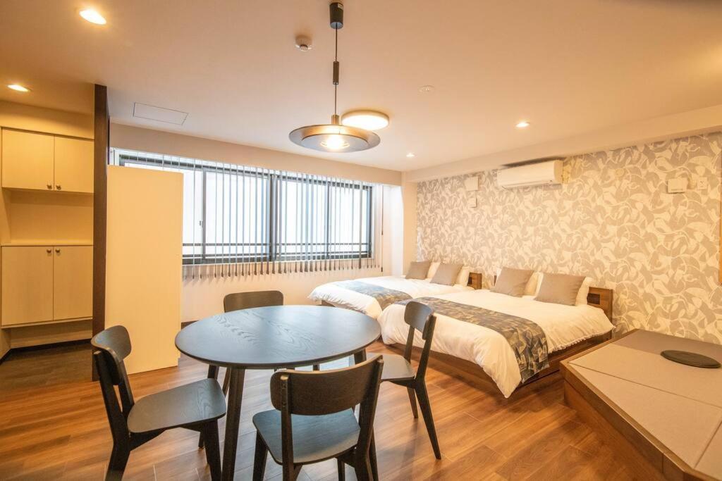 Apartment 浅草禅心居201室 浅草駅徒歩15分 2024年4月ニューオープン 43平米丸貸し切り ダブルベット2台と畳敷き布団2組 家庭式用品設備完備 *