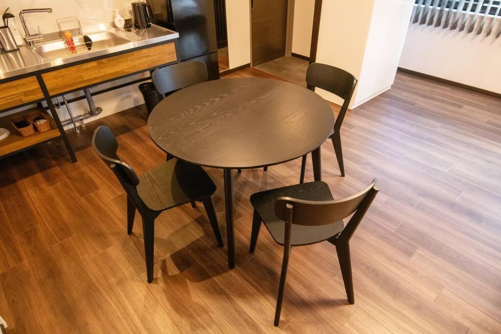Apartment 浅草禅心居201室 浅草駅徒歩15分 2024年4月ニューオープン 43平米丸貸し切り ダブルベット2台と畳敷き布団2組 家庭式用品設備完備 Tokyo