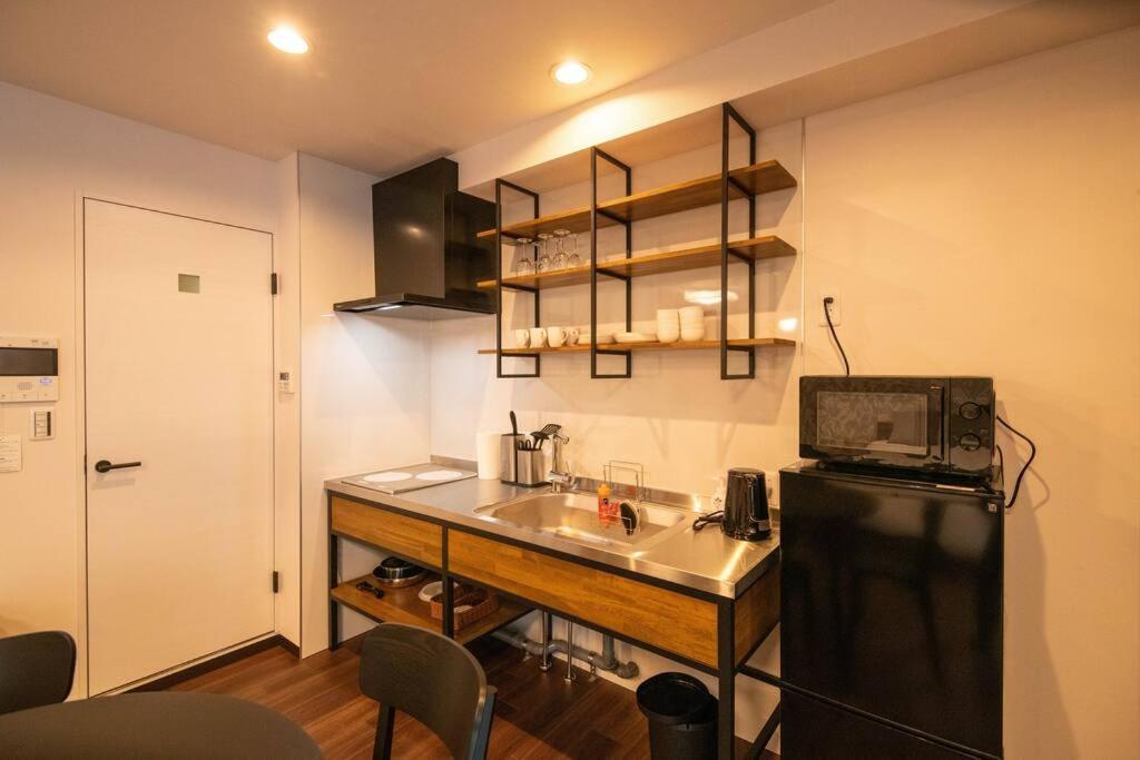 Apartment 浅草禅心居201室 浅草駅徒歩15分 2024年4月ニューオープン 43平米丸貸し切り ダブルベット2台と畳敷き布団2組 家庭式用品設備完備 *
