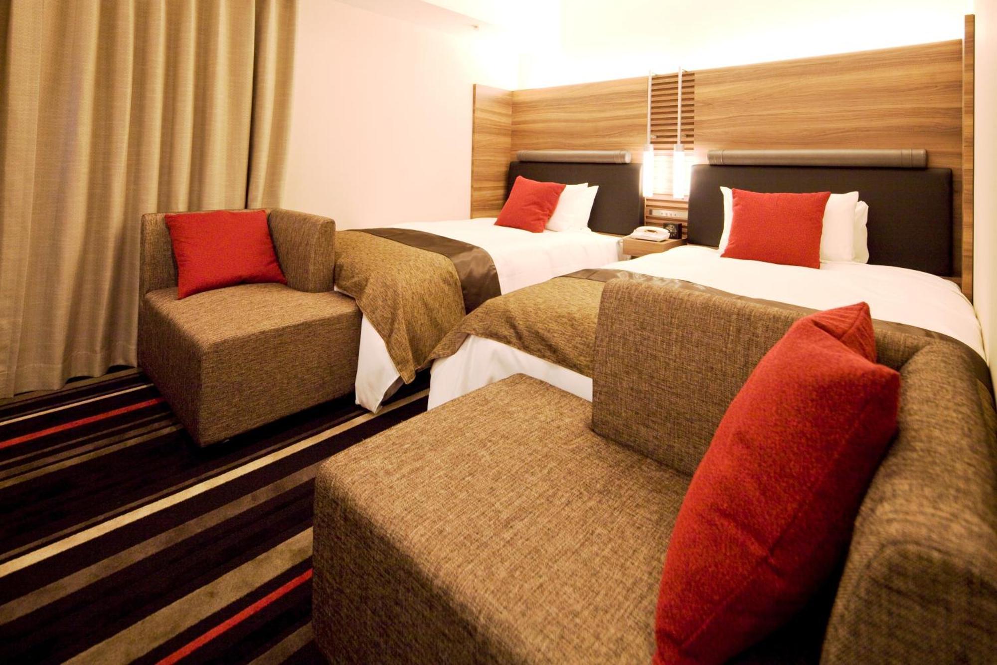Palace 3*