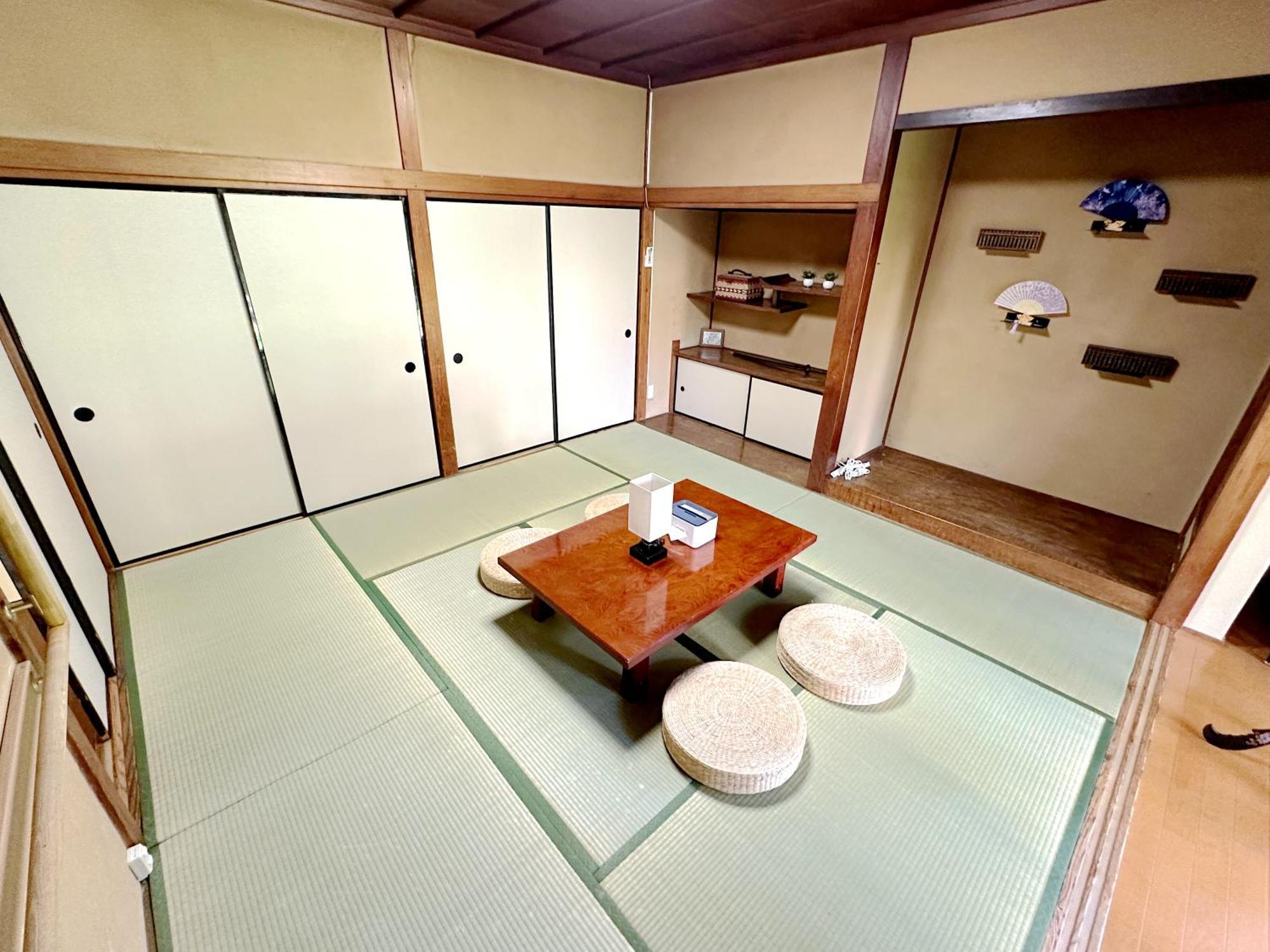 Family Or Business Travel 20 Percent Off丨200 Sqm 丨 14 Min To Shinjuku 丨century-old Japanese Garden 丨3 Parking Spaces丨4 Bedrooms Villa *