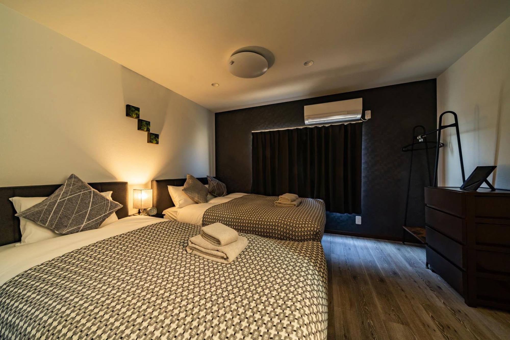 86, Panda Hotel, Private House