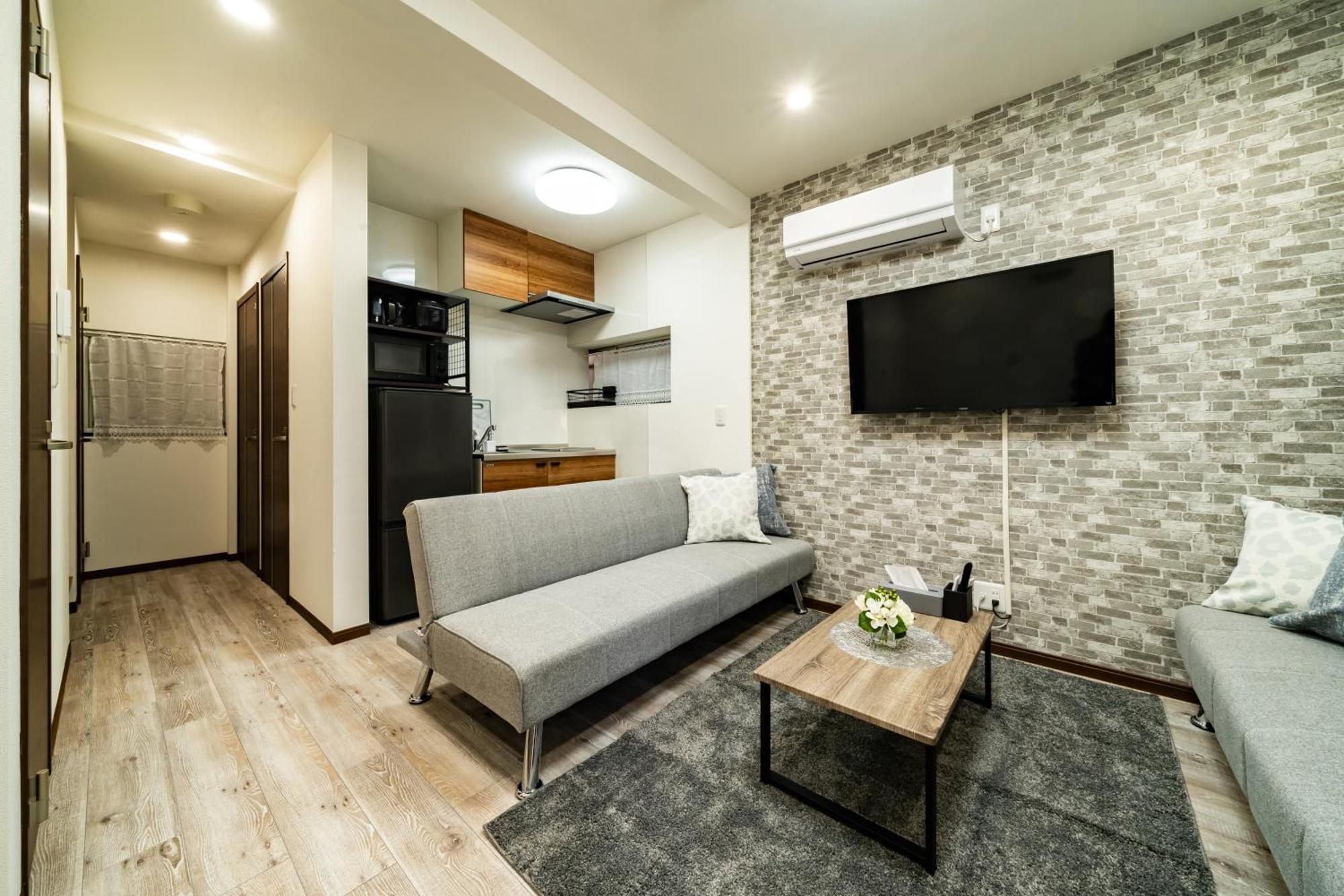 86, Panda Hotel, Private House * Tokyo