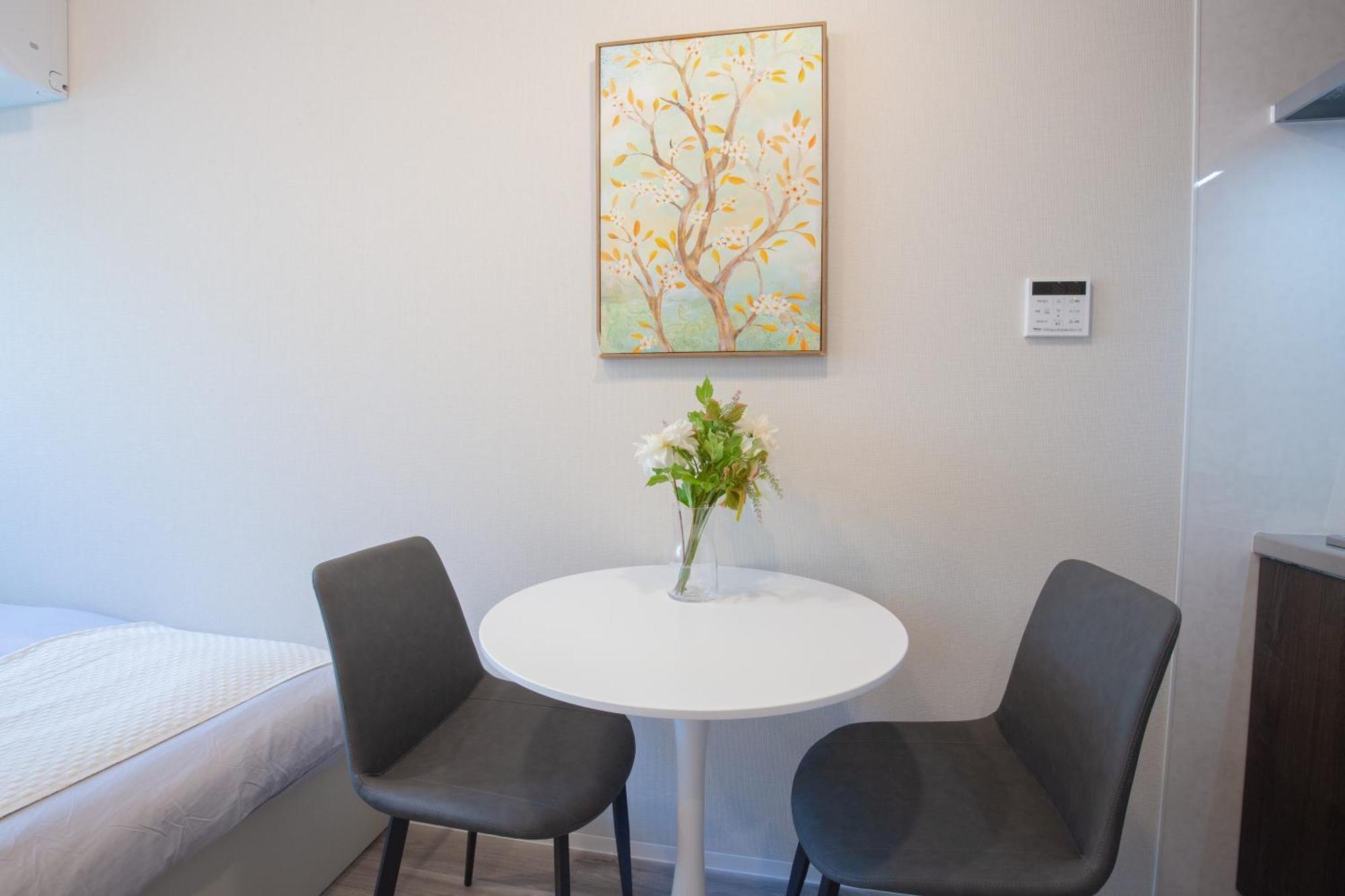 A Chic And Contemporary Trendy Bnb In The Heart Of The City- E02f Apartment *