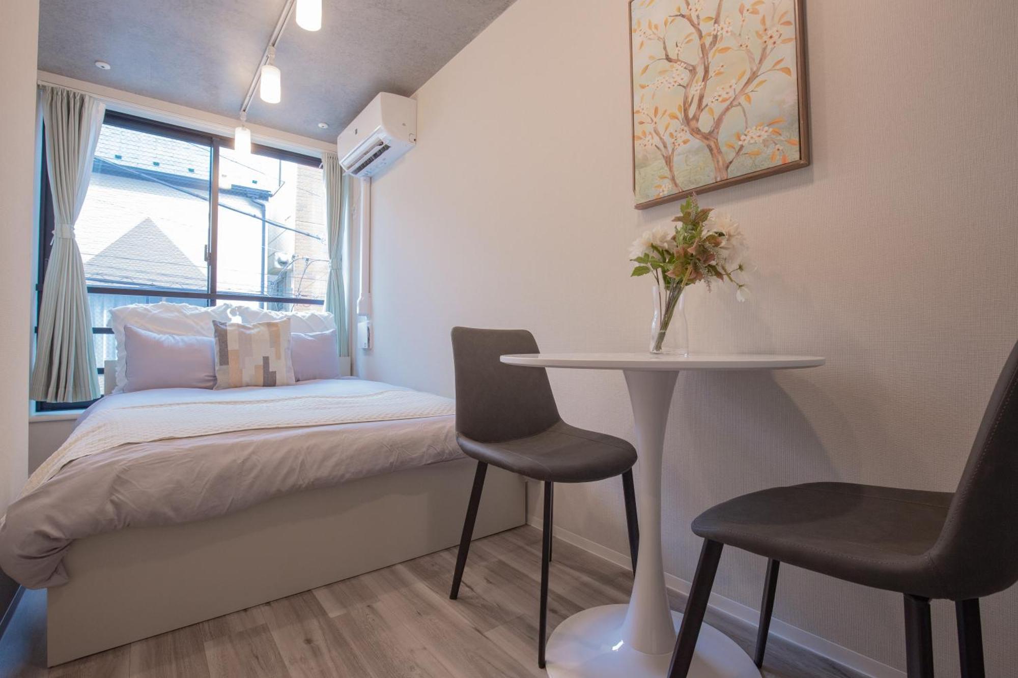 A Chic And Contemporary Trendy Bnb In The Heart Of The City- E02f Apartment