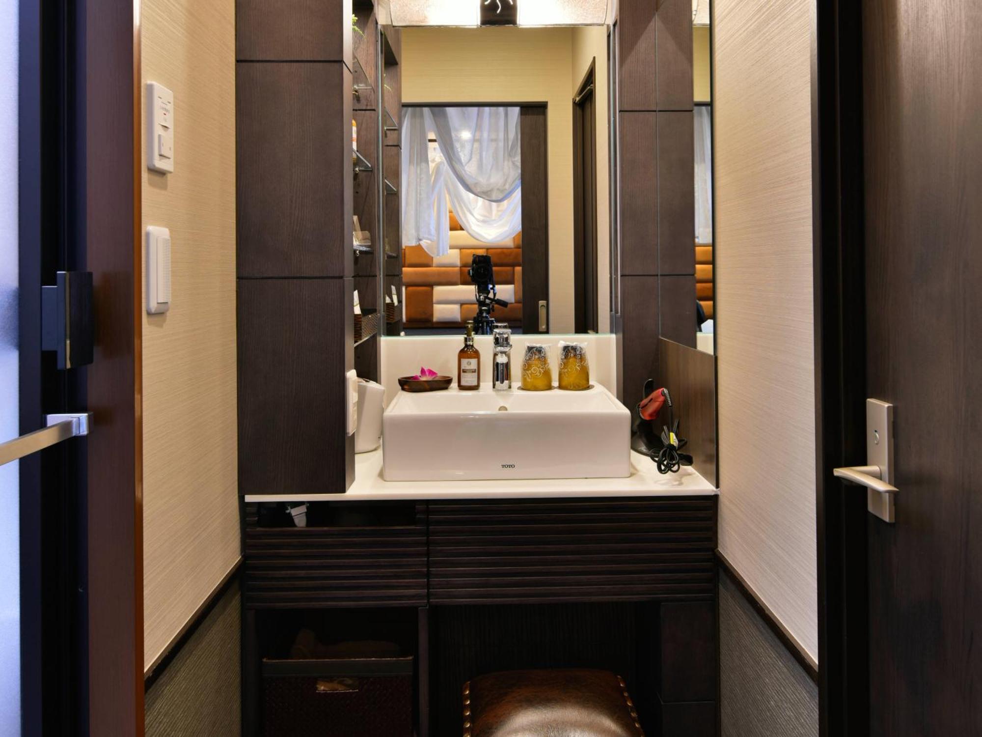 Hotel Petit Bali Garden Shin Okubo - Shinjuku Sta 15Min Walk - (Adults Only)